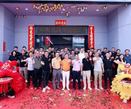 煥新啟航·共贏未來｜華陶集團(tuán)新展廳揭幕盛典暨雄鷹、華星陶品牌上市推介會(huì)圓滿成功