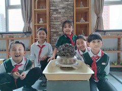 “祝福祖國”――盛世長安小學(xué)陶藝社團(tuán)手作花籃，慶祝新中國成立75周年