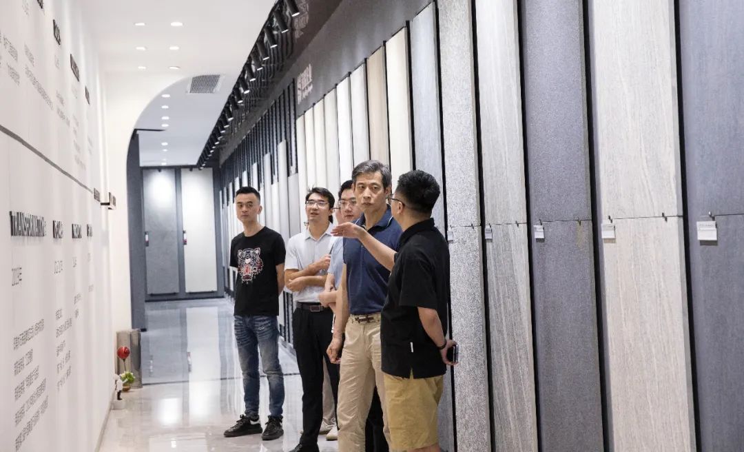 1670828393972581.jpg 中國建筑衛(wèi)生陶瓷協(xié)會秘書長宮衛(wèi)一行到訪銘盛企業(yè)3.jpg