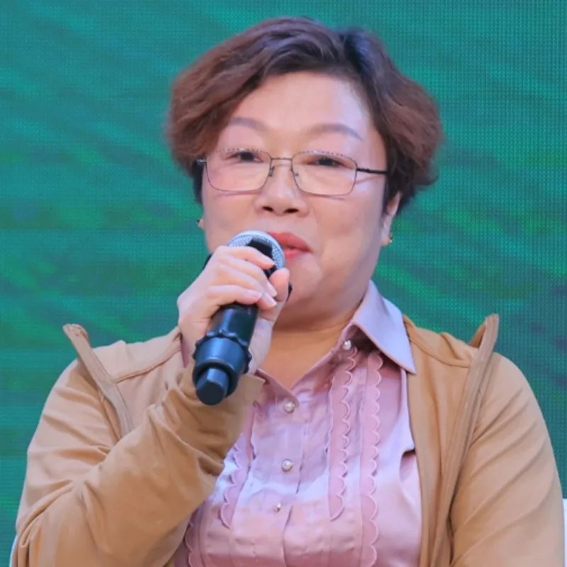 金牌企業(yè)制造副總裁 張代蘭：企業(yè)要生存，必須走光伏發(fā)電.jpg