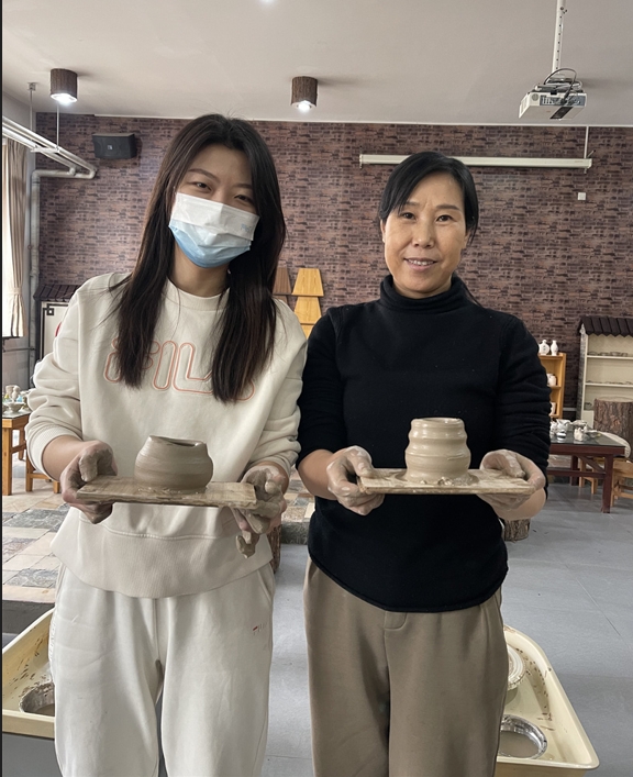 體驗(yàn)非遺熱辣滾燙――盛世長(zhǎng)安小學(xué)開展“三八” 女神節(jié)陶藝制作活動(dòng) (4).jpg