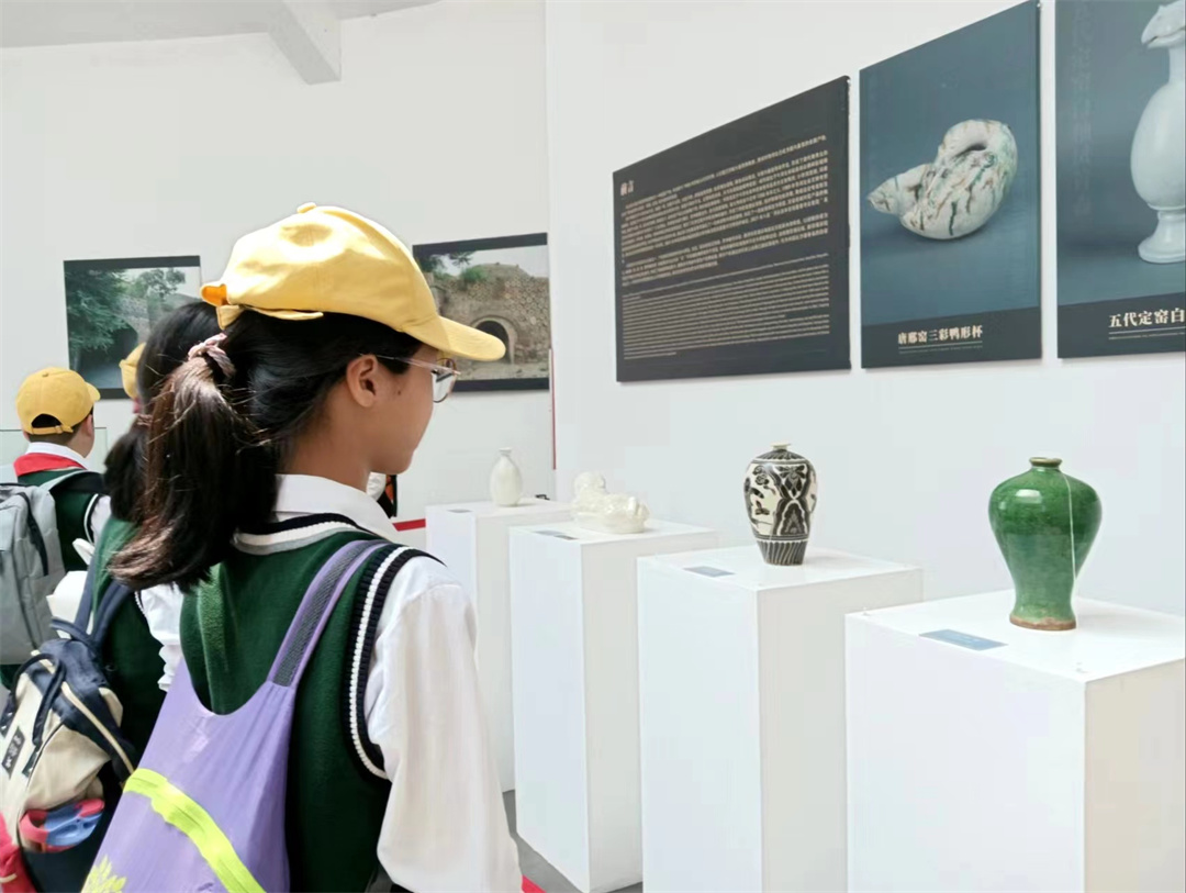 1713759326292591.jpg 石家莊市盛世長安小學(xué)走進(jìn)井陘南橫口村開啟傳統(tǒng)文化研學(xué)之旅A05.jpg