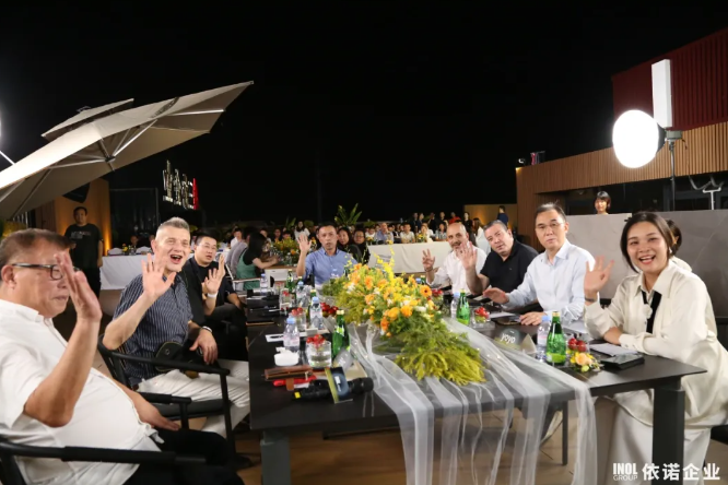 1729494319101637.png image.png