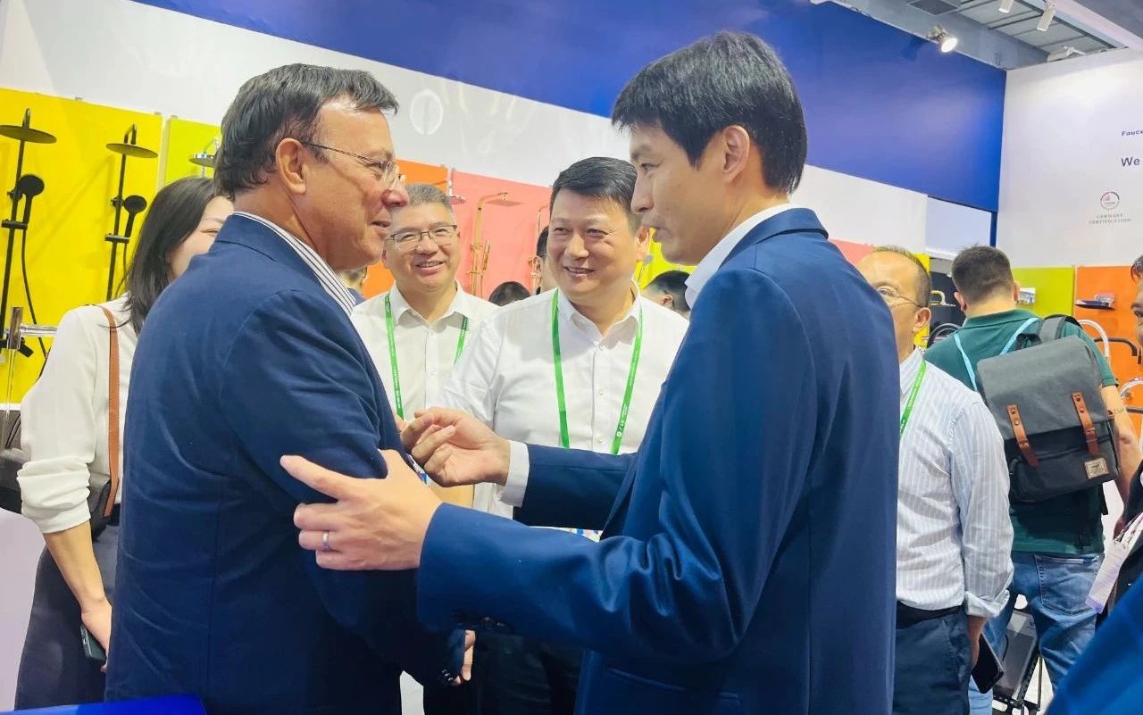 康意潔具閃耀2024年秋季廣交會(huì)，吸引了眾多國內(nèi)外客商的關(guān)注和贊譽(yù)5.jpg